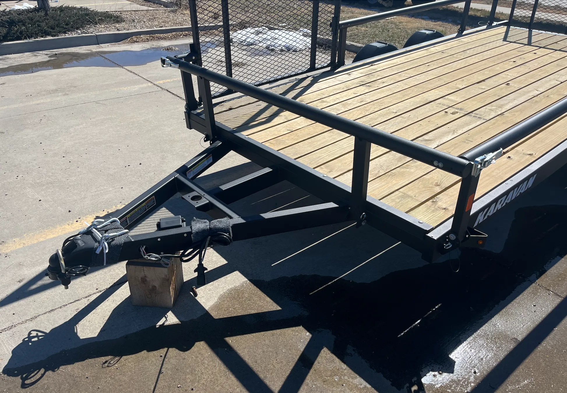 7x15 Karavan dual axe trailer with side ramp