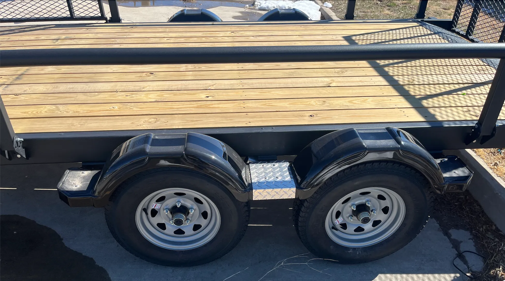 7x15 Karavan dual axe trailer with side ramp