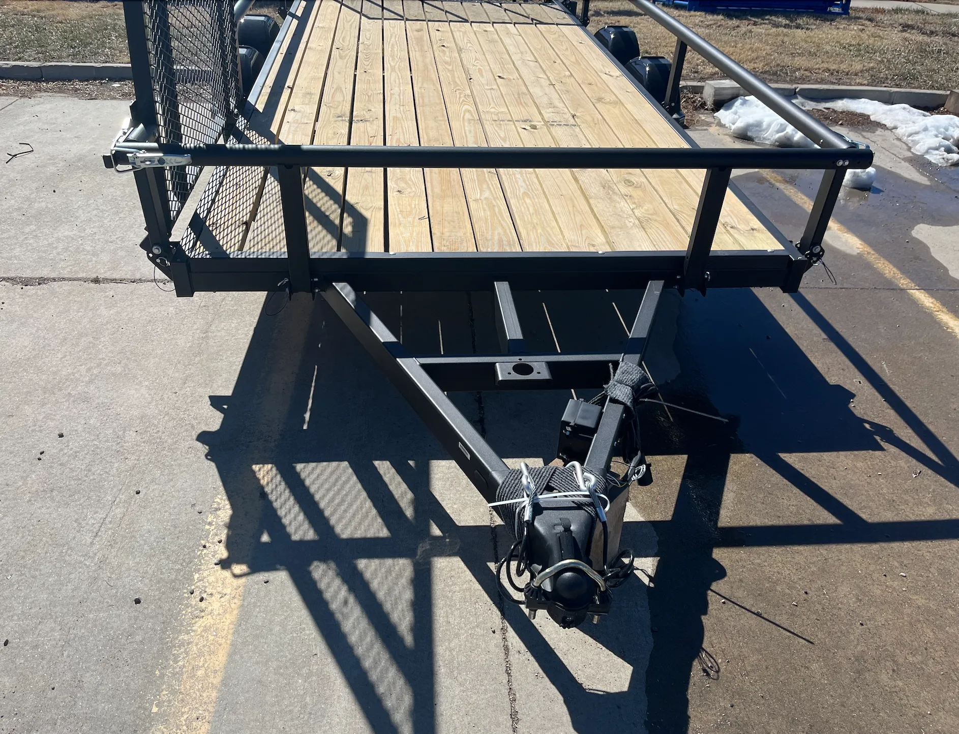 7x15 Karavan dual axe trailer with side ramp