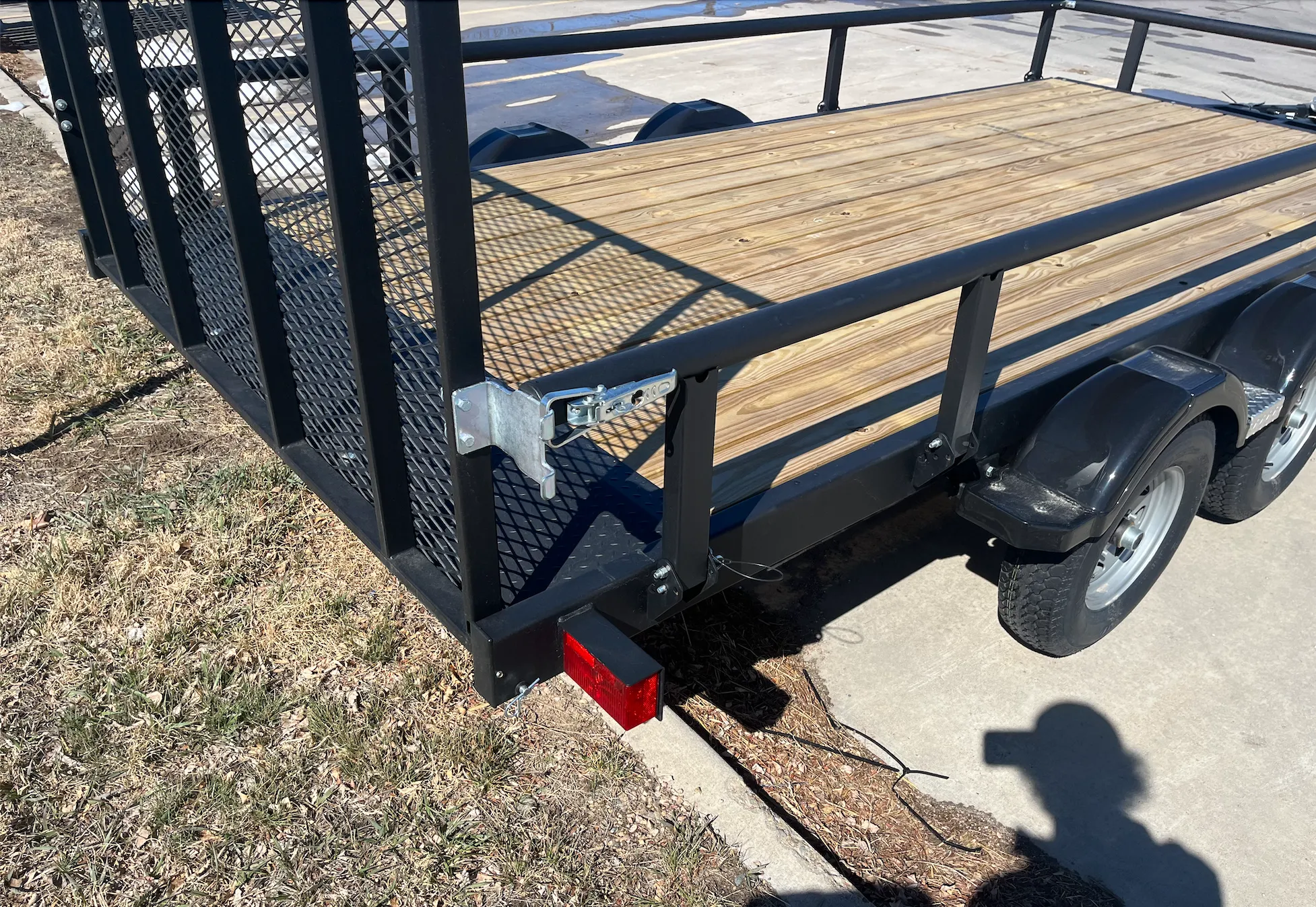 7x15 Karavan dual axe trailer with side ramp